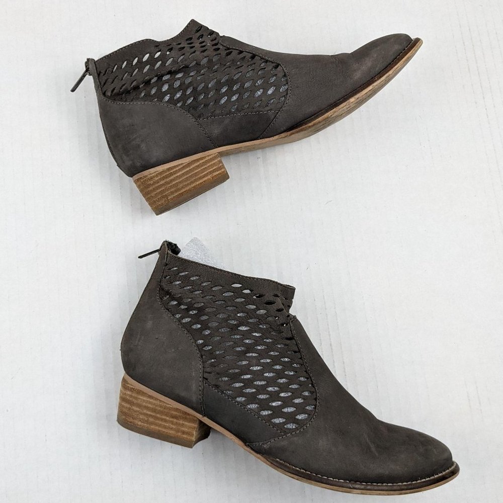 Seychelles Waypoint Gray Perforated Bootie Size 7.5